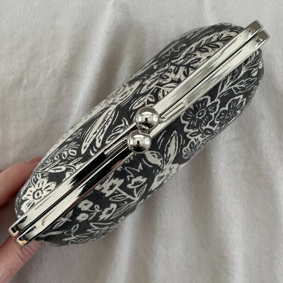 NWOT! Mini Frame Bag Handmade by Bag Noir in a Grey & Ivory Rabbit Print Linen - Picture 3 of 9